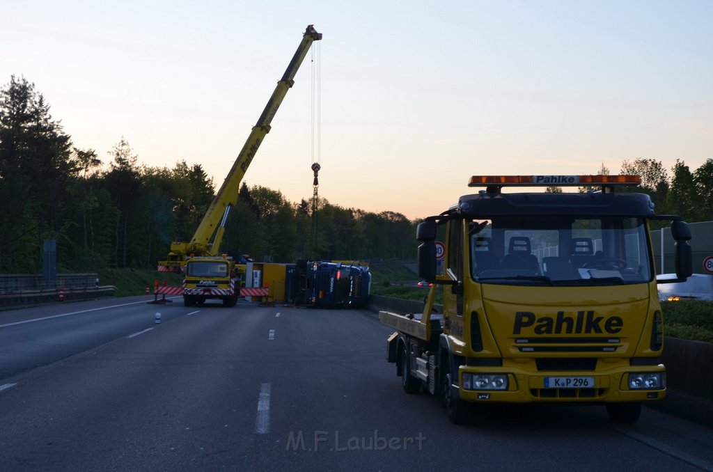 VU LKW umgestuerzt A 3 Rich Oberhausen Hoehe AS Koeln Koenigsforst P002.JPG - Miklos Laubert